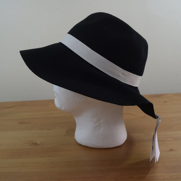 August Hats It Girl 3 Pom Large Wool Fedora Black main image 11